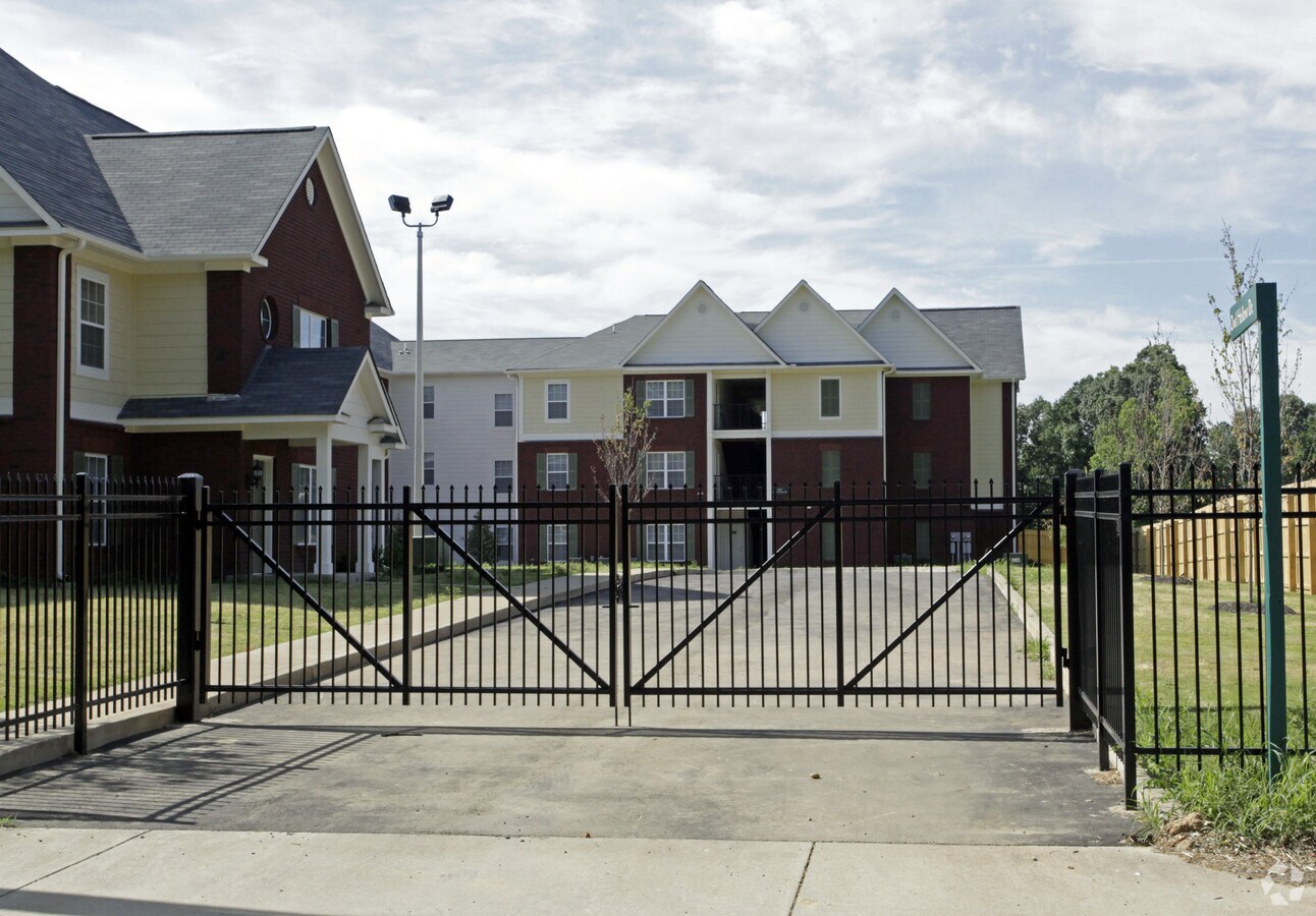 Photo - Lamar Crossing