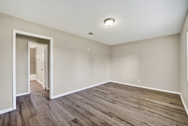 Photo - 4909 Holloway Dr
