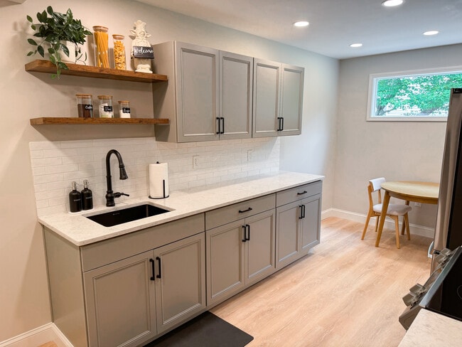 Building Photo - 4056 Lenox Park Dr Unit B Rental