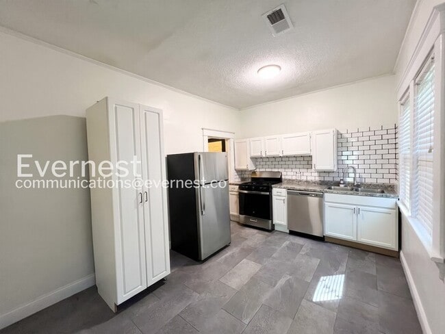 Photo - 1489 Faxon Ave