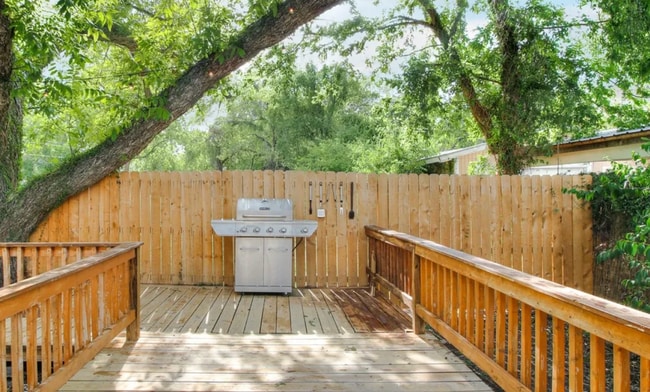 Photo - 103 St Charles