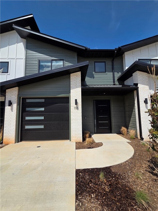 Building Photo - 1116 Emilia Ave