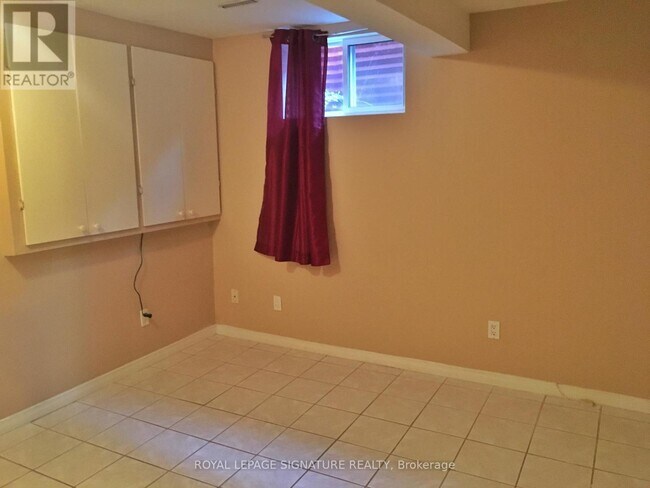 Photo - 885 Runningbrook Dr