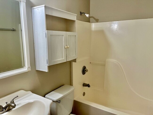 Photo - 15 Glenda Dr SW