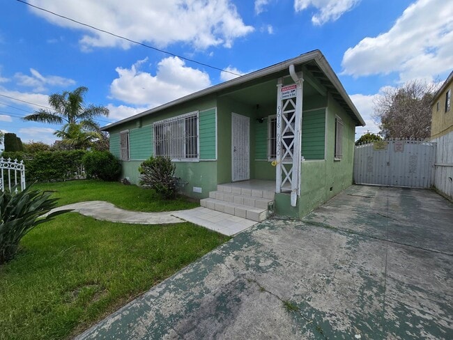 Photo - 9618 Kalmia St