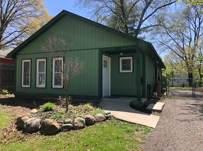Building Photo - 505 E Lincoln Ave