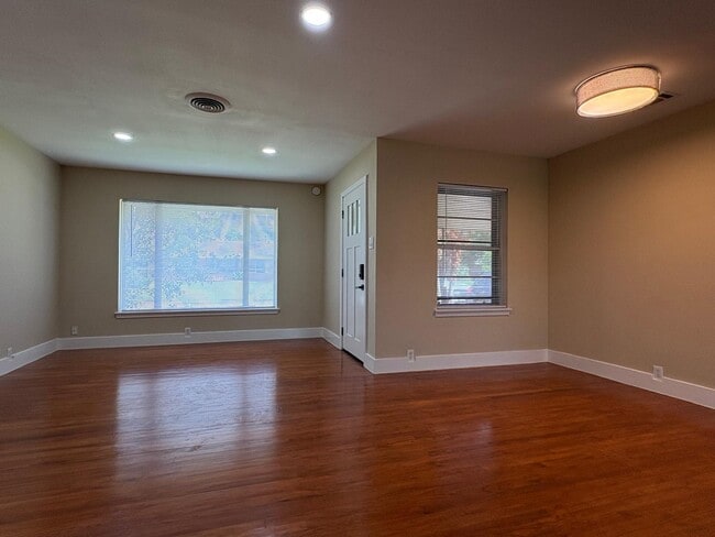 1411 Ansbury Dr