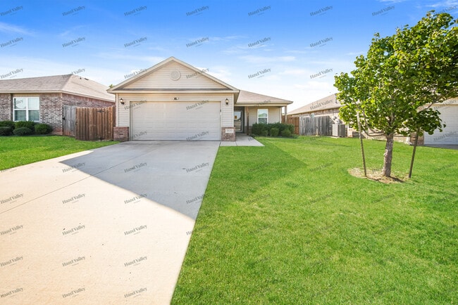 Building Photo - 10201 Hidden Village Dr Rental