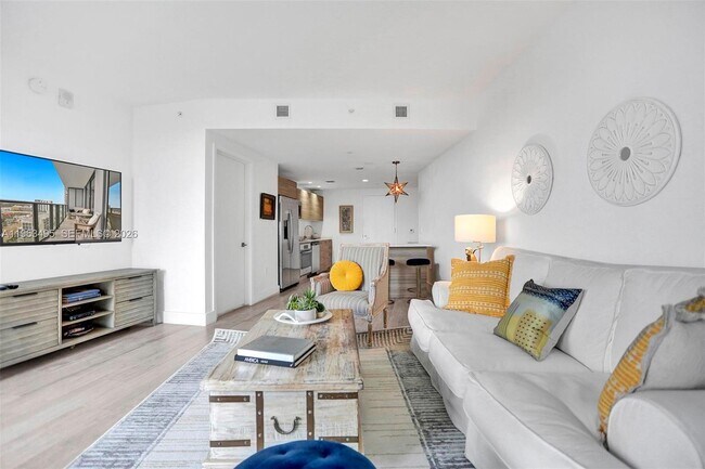 Photo - 121 NE 34th St Unidad 1814