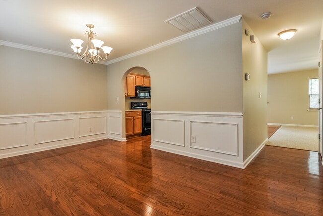 Photo - 1452 Cairo Way