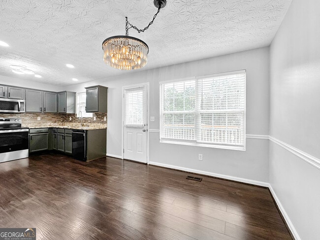 Photo - 105 Aprils Way