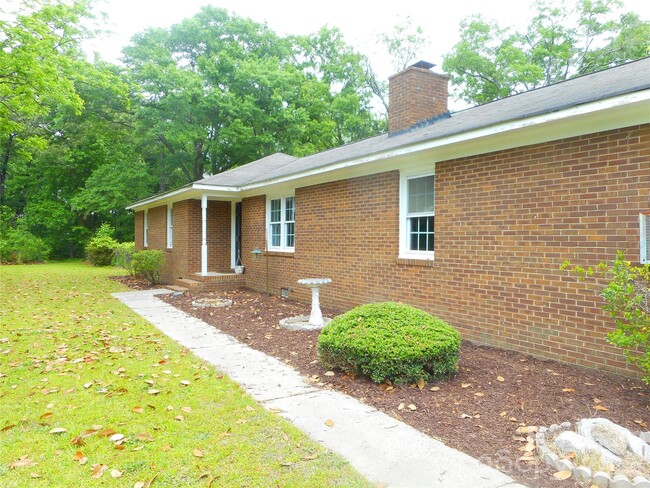 Photo - 733 Catawba Cir N