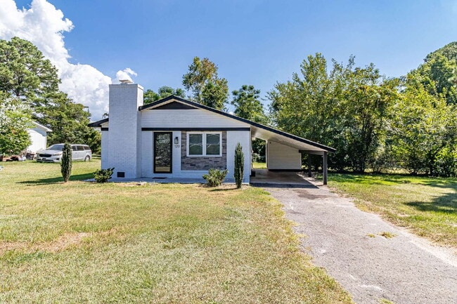 Building Photo - ADORABLE 3 BR | 1 BA Home in Dudley | Fully Renovated and Move-In Ready!