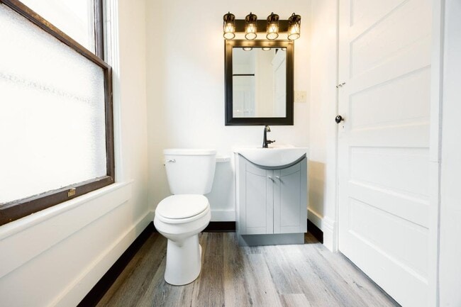 Photo - 218 1/2 W 7th