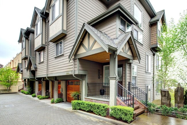 Building Photo - 2bd/2.25ba Seattle Townhome