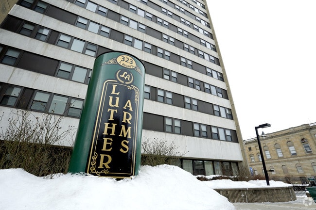 Photo - Luther Arms - 62+