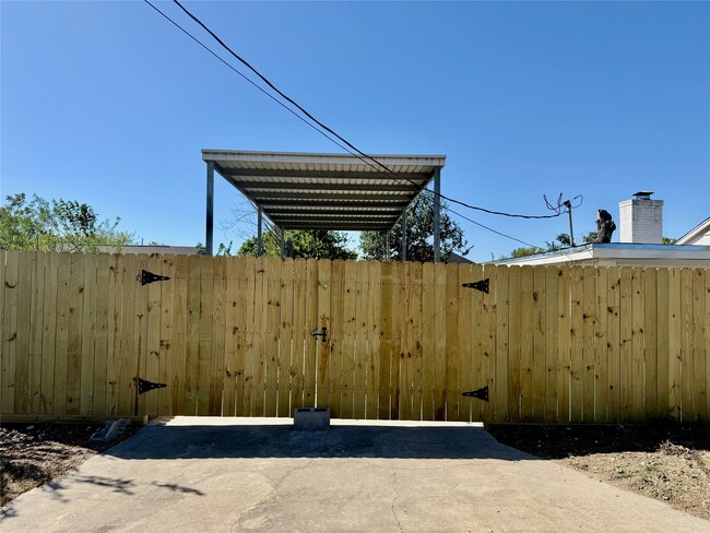 Photo - 708 Crown St