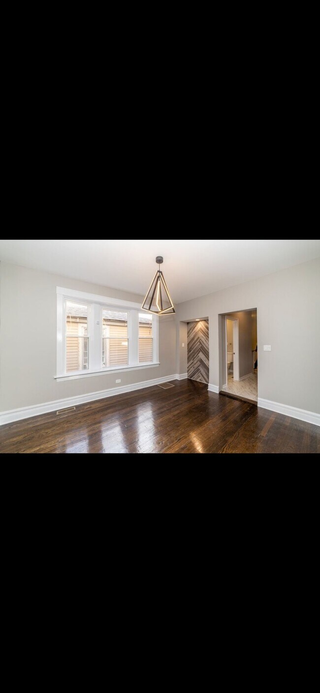 Photo - 7108 S Champlain Ave Unidad 2