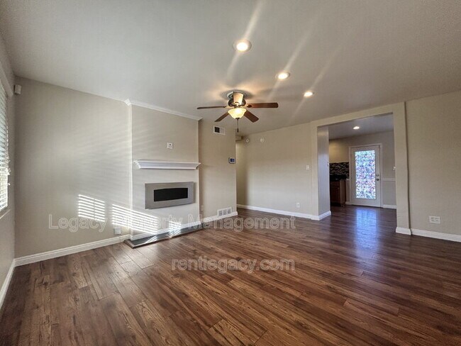 Photo - 7118 Watt Ave