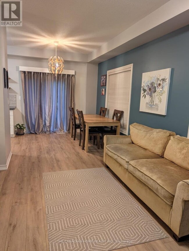 Photo - 2270 Britannia Rd W