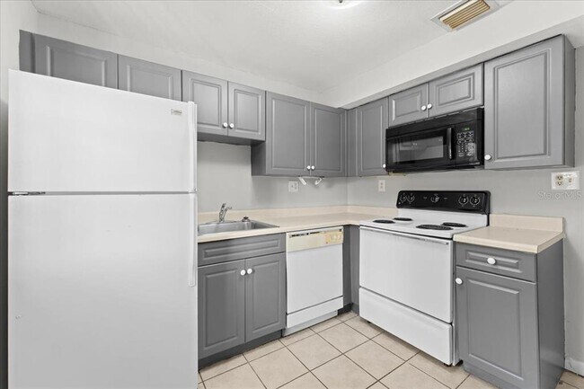 12407 Oak Cedar Pl Unit 202