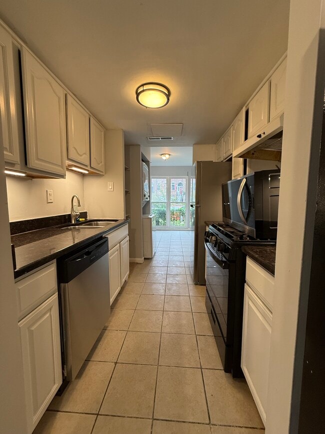 Photo - 238 Stevenson Square