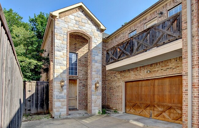 Main entrance and 2-car garage, with upstairs balcony - 5019 Mission Ave Rental