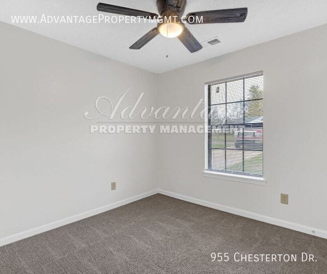 Photo - 955 Chesterton Dr