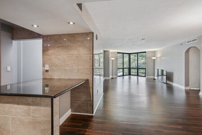 2870 S Pharr Ct NW APT 201, Atlanta, GA 30305 - 2870 S Pharr Ct NW APT 201, Atlanta, GA 30305 Unit 201
