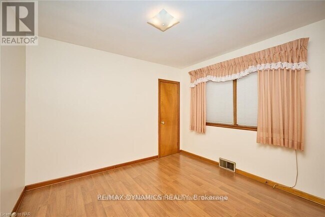 Photo - 6299 Murray St