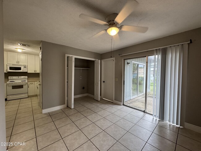 Photo - 2538 Johnson Dr
