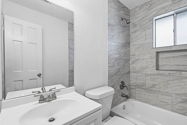 Photo - 1430 E 32nd 1/2 St