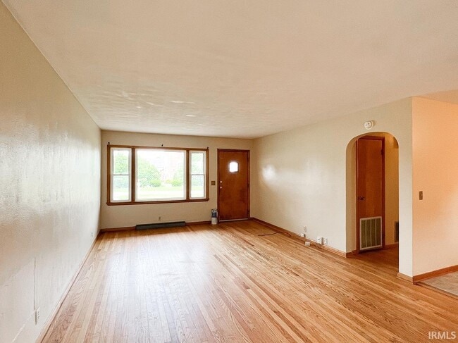 Photo - 4336 E 10th St