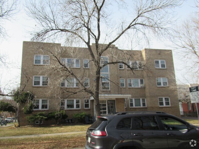 Building Photo - Lovely 2nd floor 2 bed/1 bath condo Unit 505 Haberman