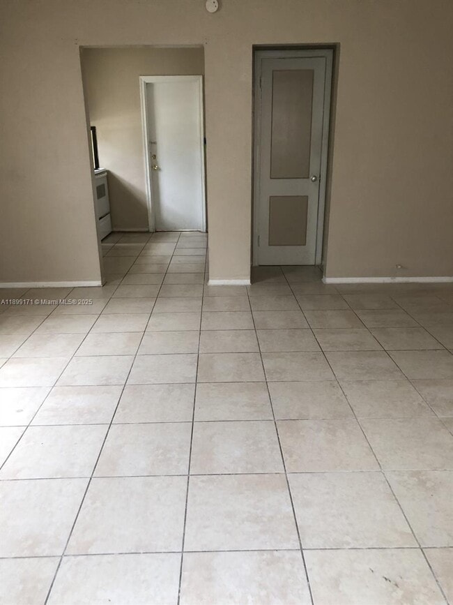 Photo - 1915 Fletcher St Unidad W2