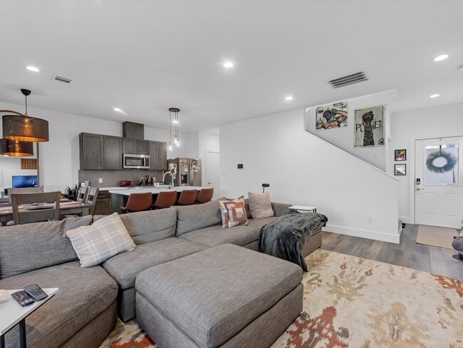 Photo - 2222 Wavell St