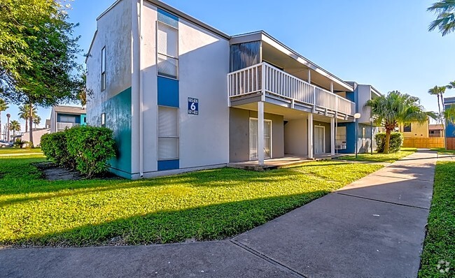 Building Photo - Bay Bluff Apartments