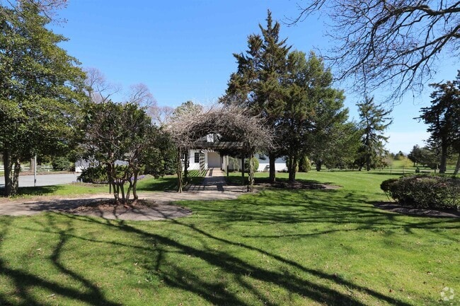 Building Photo - 300 Shore Rd Rental