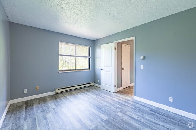 1BR, 1BA - 700SF - Primary Bedroom