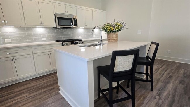 Photo - 4517 Broadwick St