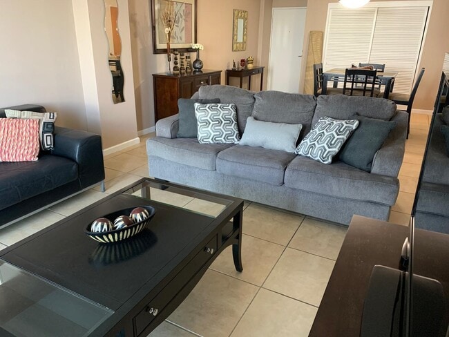 Building Photo - 3000 S Ocean Dr Unit 908