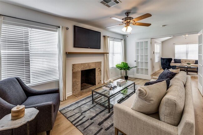 Photo - 1802 Harvey St