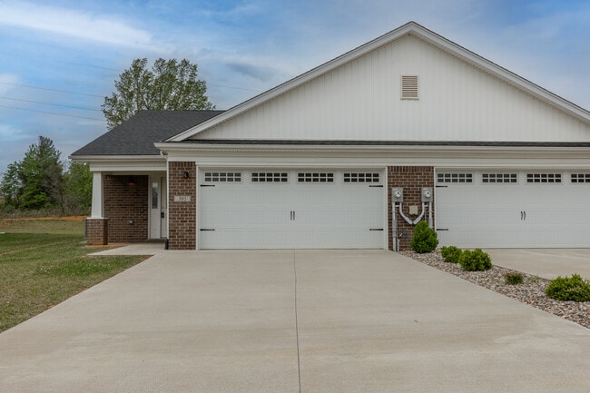 Photo - 305 Breckinridge Cir