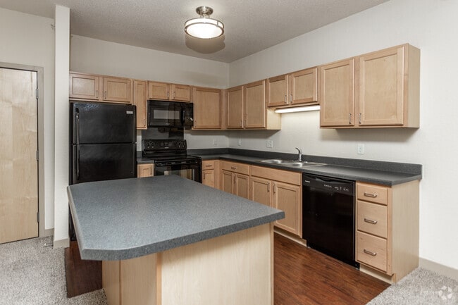 2BR, 2BA - 997 SF