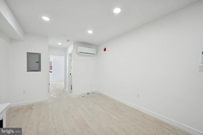 Photo - 52 N 51st St