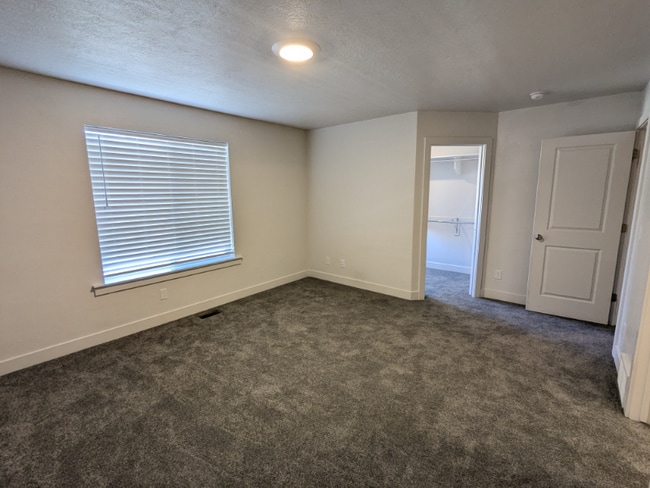 Photo - 335 S 1580 E