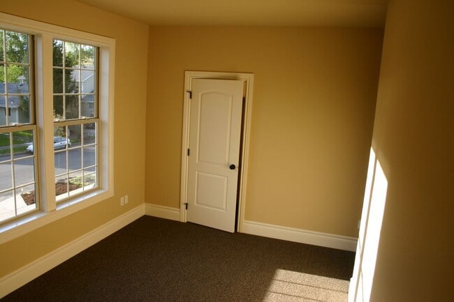 Photo - 6 Bed, 4 Bath