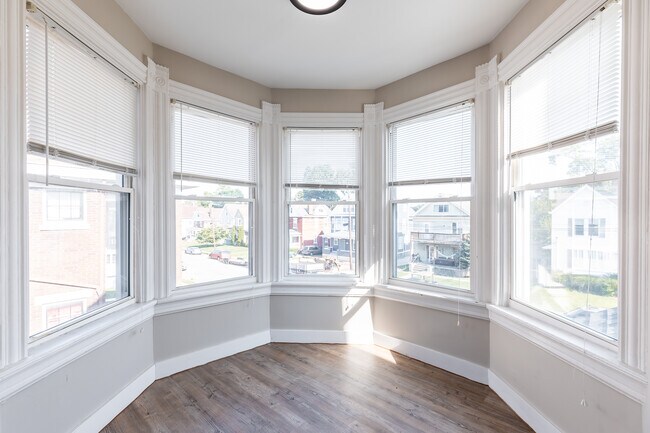 Photo - 1949 Hudson Ave Unit 2