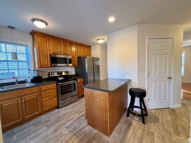 Photo - 589 Stafford Ave Unit 3