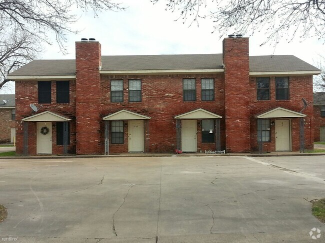 Building Photo - 2 br, 2 bath 4plex - 640 South Rogers Road... Rental